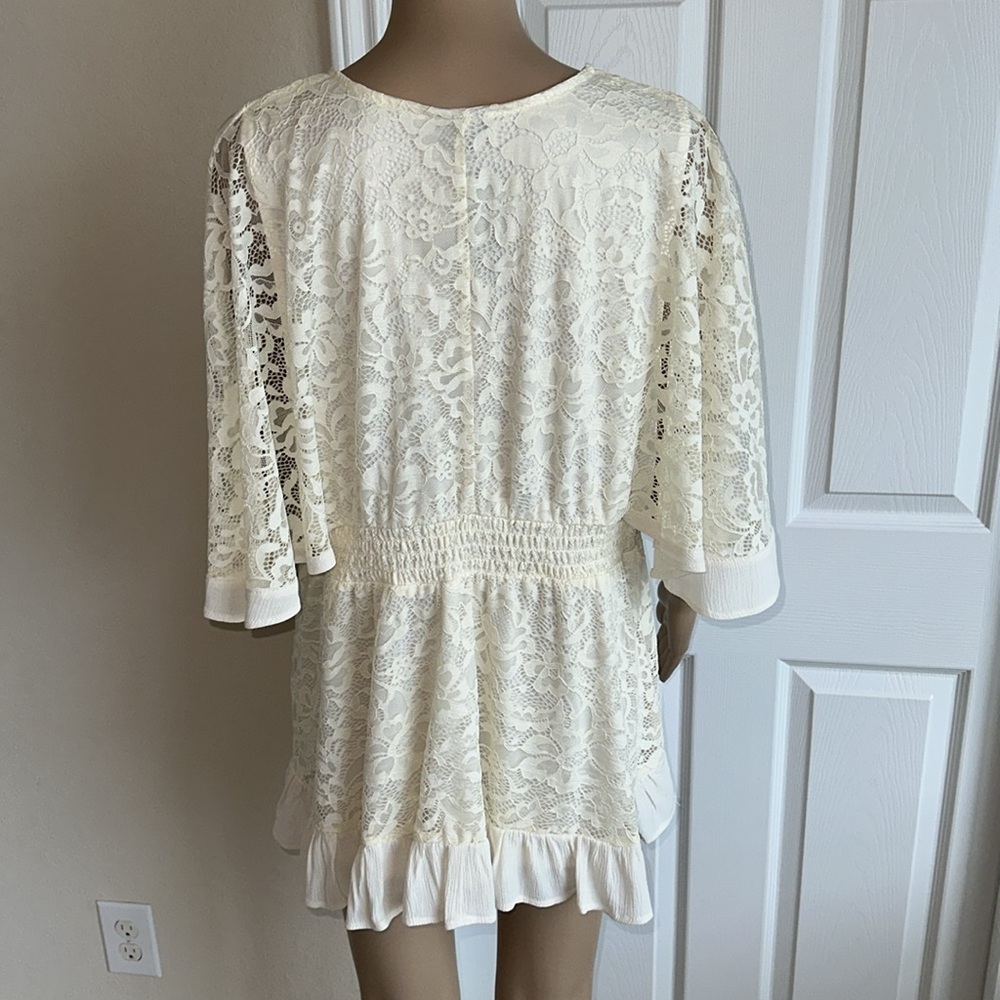 NWT TORRID Cream Lace V-Neck Romper Size 2. - Picture 2 of 16
